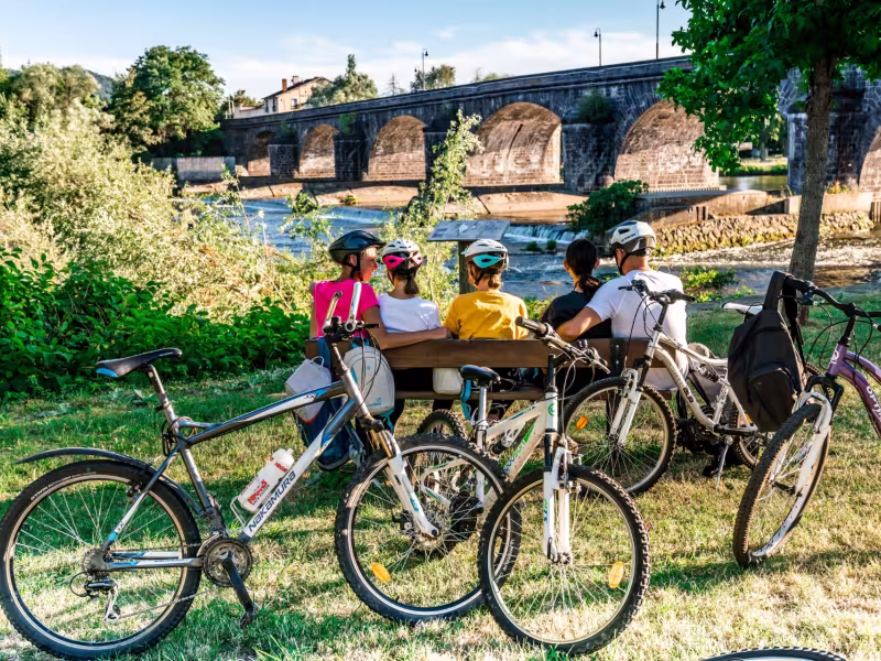 Pause au bord de la rivière à Pont-du-Château