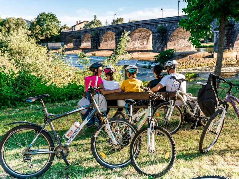 Pause au bord de la rivière à Pont-du-Château