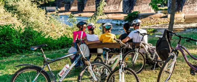Pause au bord de la rivière à Pont-du-Château