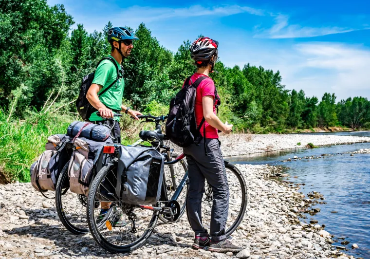 Cyclistes au bord de l'Allier à Limons