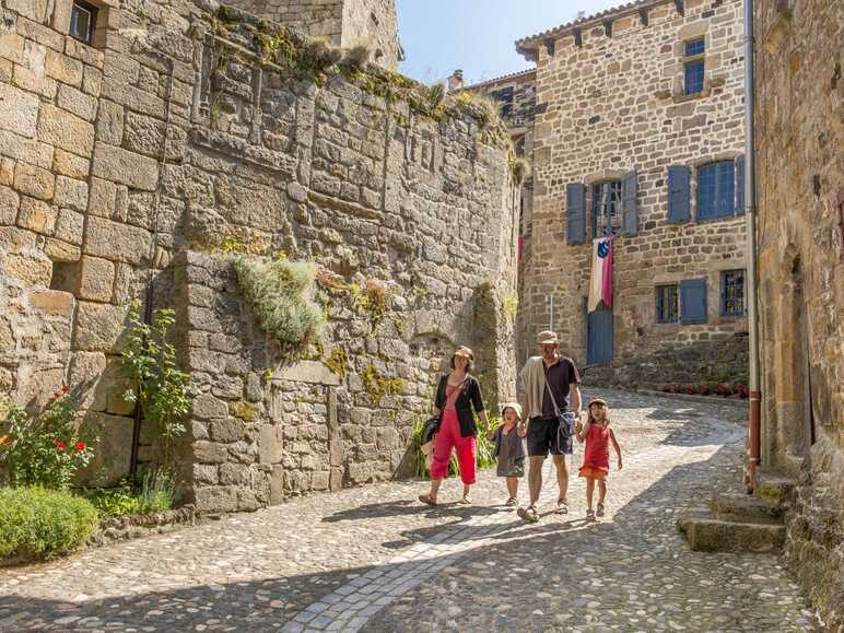 Pradelles (Haute-Loire), l'un des Plus Beaux Villages de France