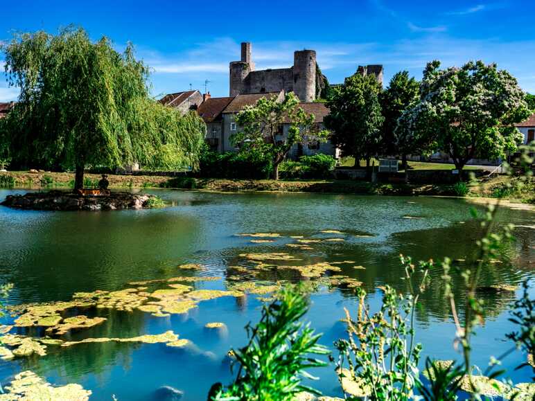 Billy et sa forteresse au-dessus de l'Allier